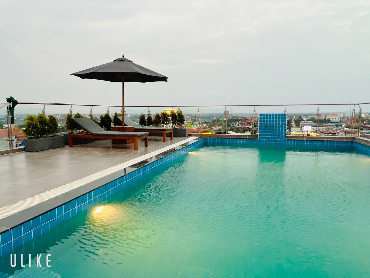 Rooftop Infinity Pool